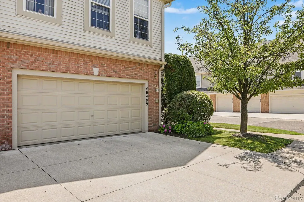 40489 Bay Harbor Lane Canton Charter Township MI 48188