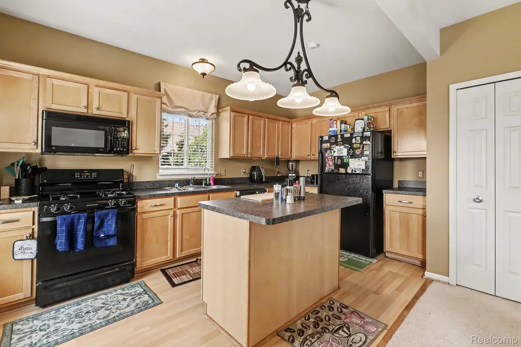 40489 Bay Harbor Lane Canton Charter Township MI 48188