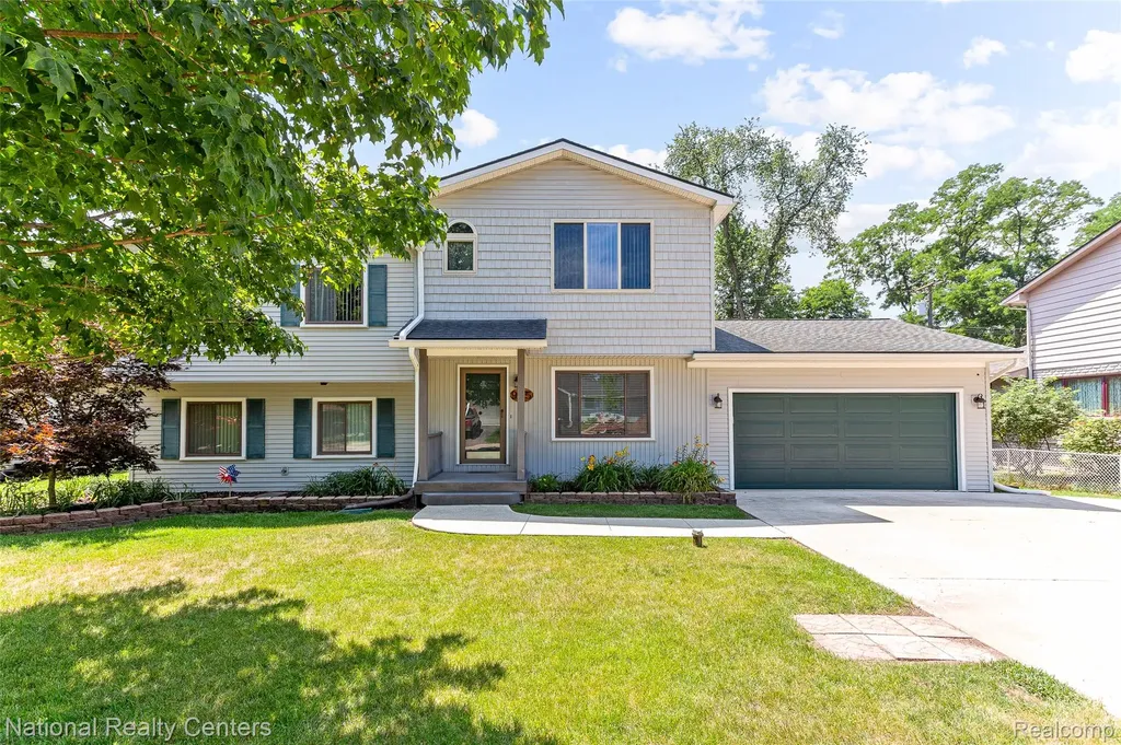 9175 Pennfield Avenue White Lake Charter Township MI 48386