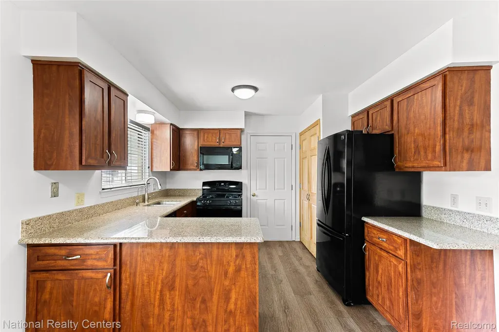 9175 Pennfield Avenue White Lake Charter Township MI 48386