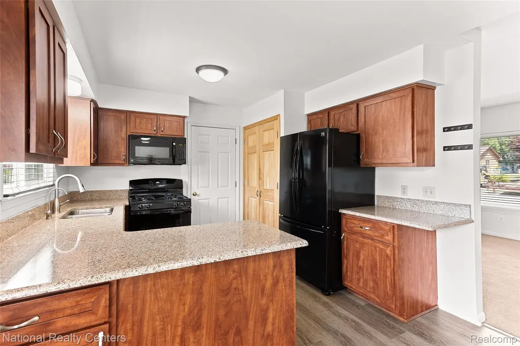 9175 Pennfield Avenue White Lake Charter Township MI 48386
