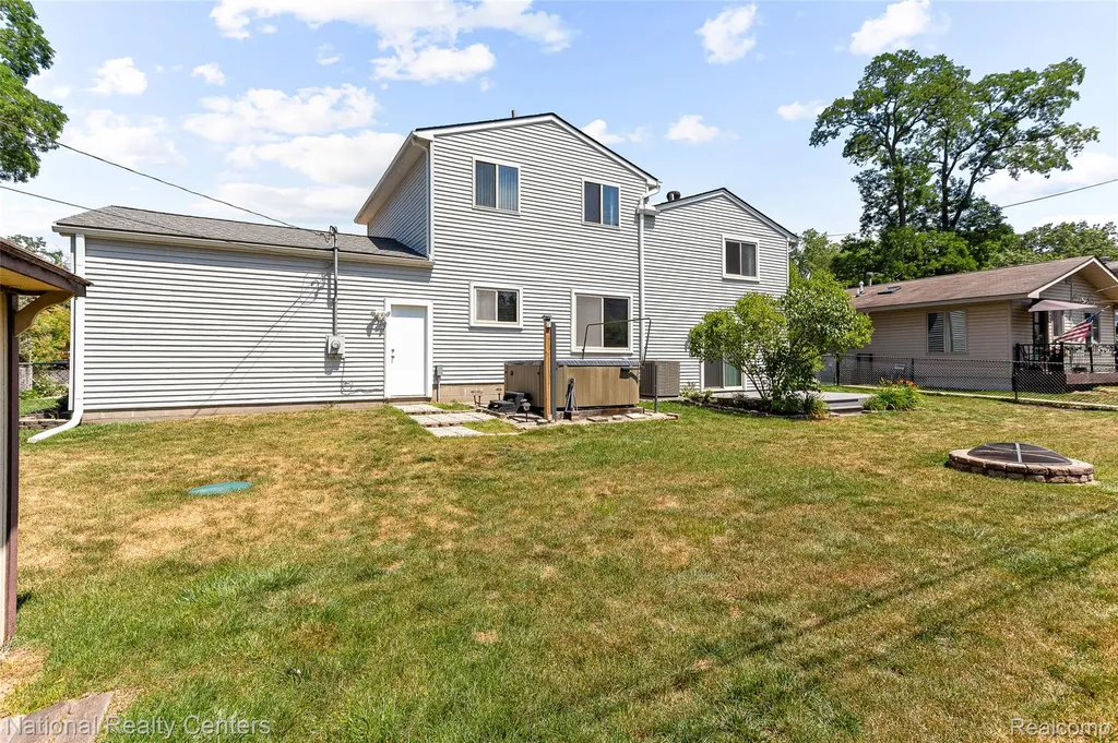 9175 Pennfield Avenue White Lake Charter Township MI 48386
