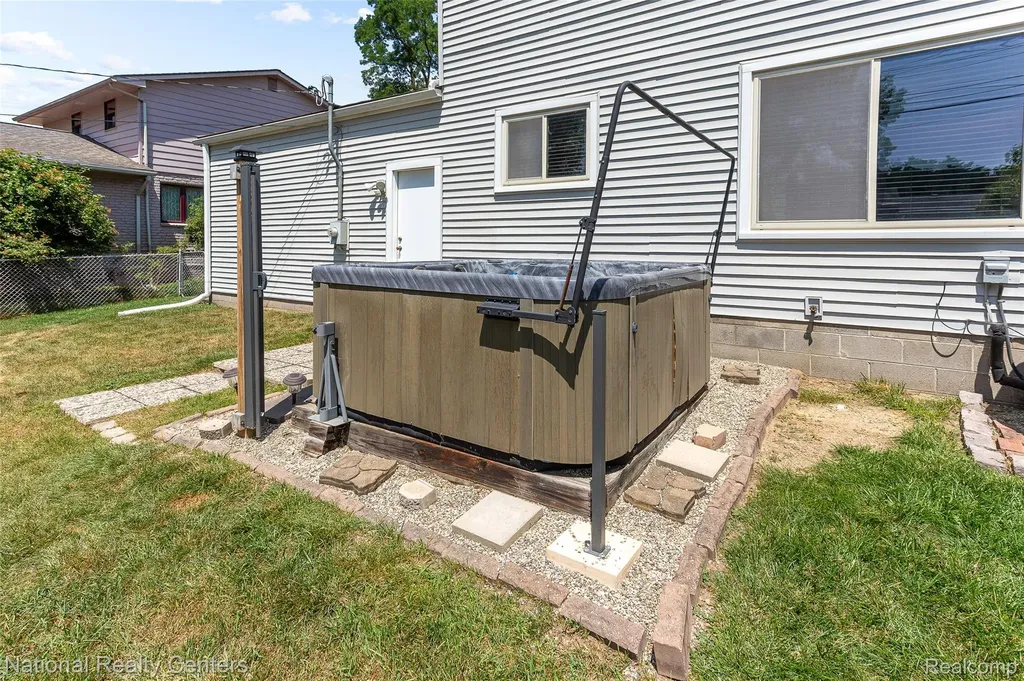9175 Pennfield Avenue White Lake Charter Township MI 48386