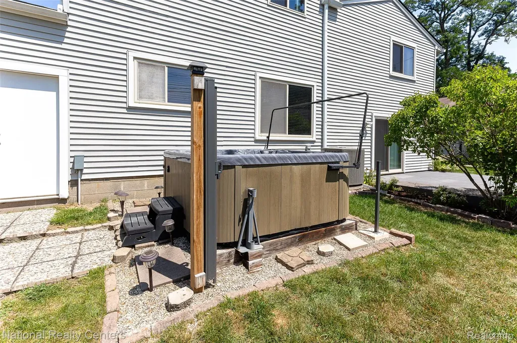 9175 Pennfield Avenue White Lake Charter Township MI 48386