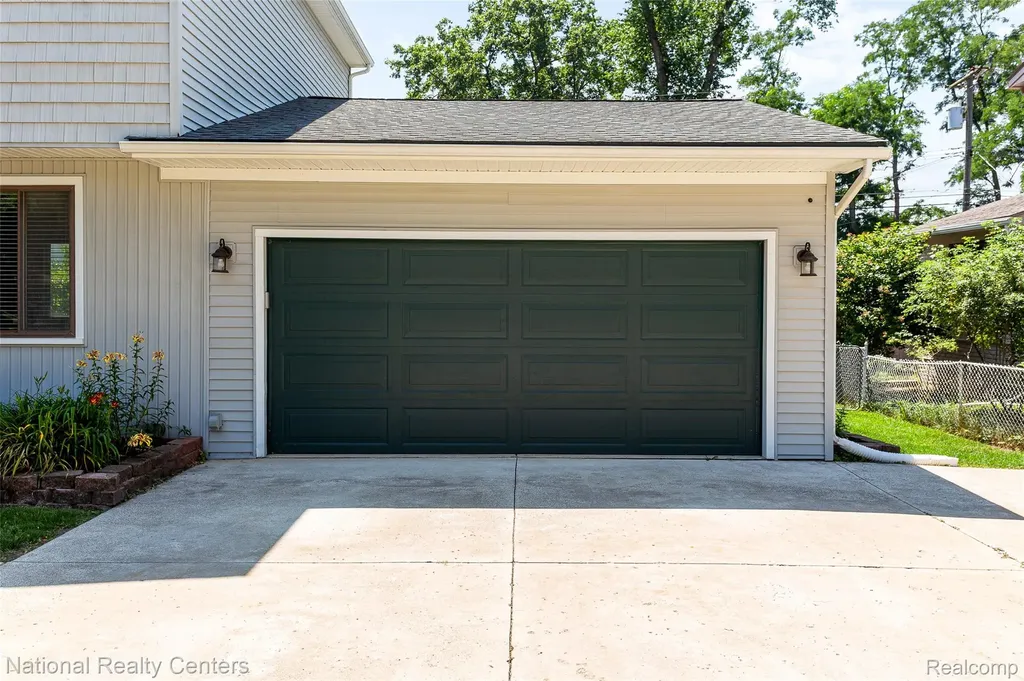 9175 Pennfield Avenue White Lake Charter Township MI 48386