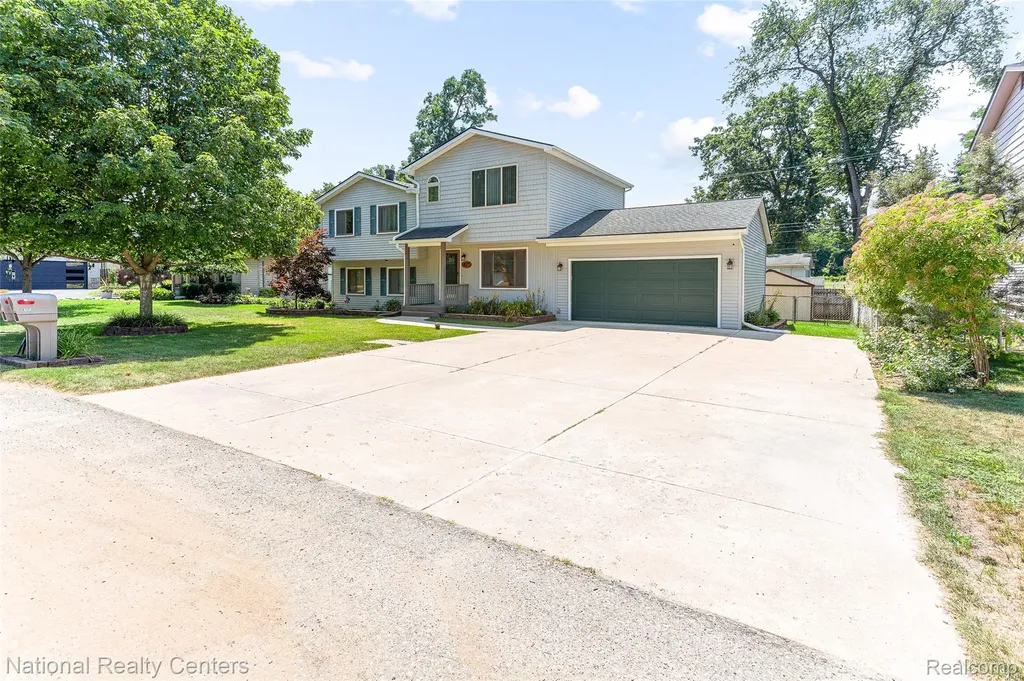 9175 Pennfield Avenue White Lake Charter Township MI 48386