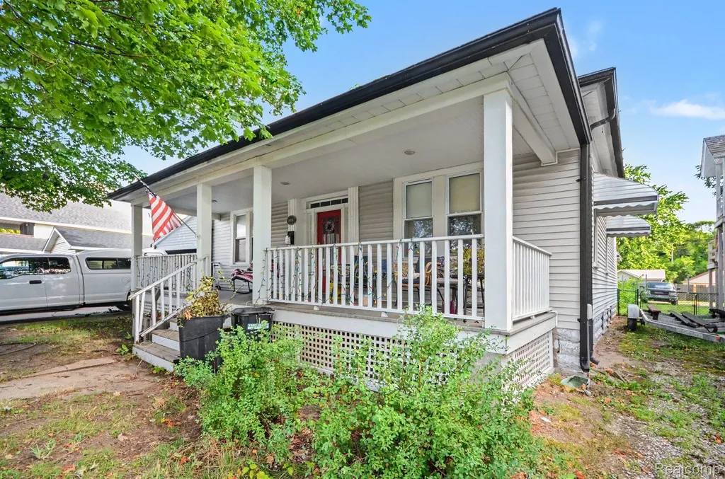 612 Vine Street St. Clair City MI 48079