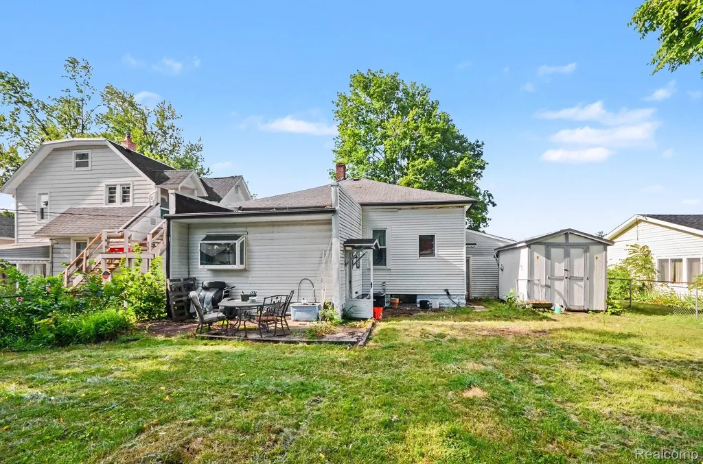 612 Vine Street St. Clair City MI 48079