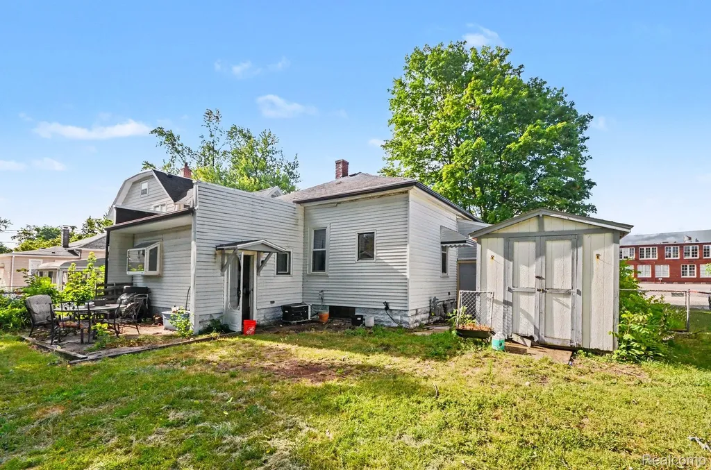 612 Vine Street St. Clair City MI 48079