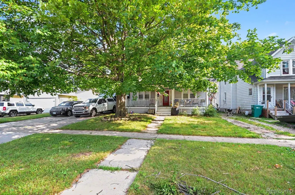 612 Vine Street St. Clair City MI 48079
