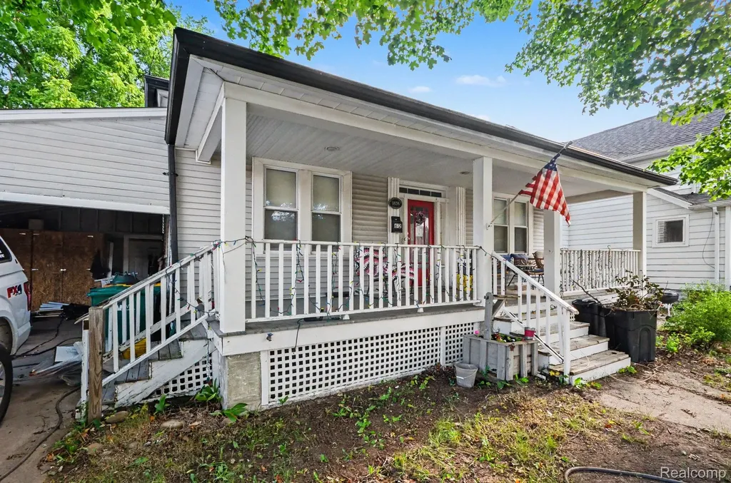 612 Vine Street St. Clair City MI 48079