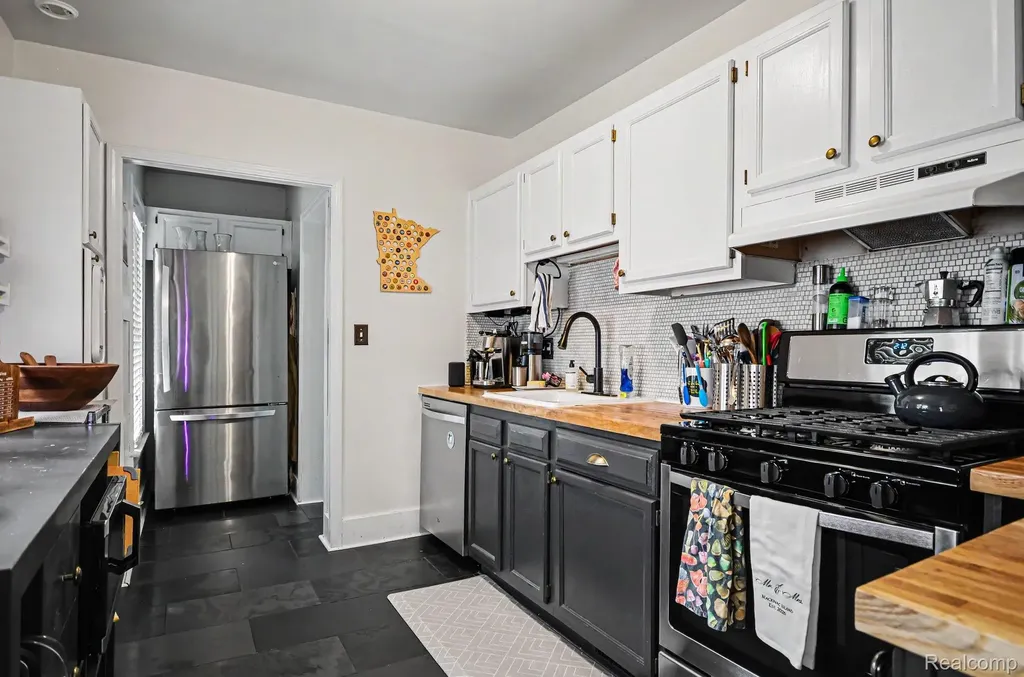 440 W Saratoga Street Ferndale City MI 48220