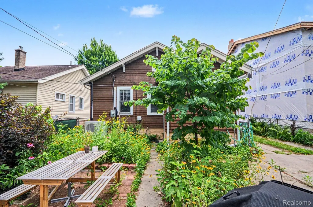 440 W Saratoga Street Ferndale City MI 48220