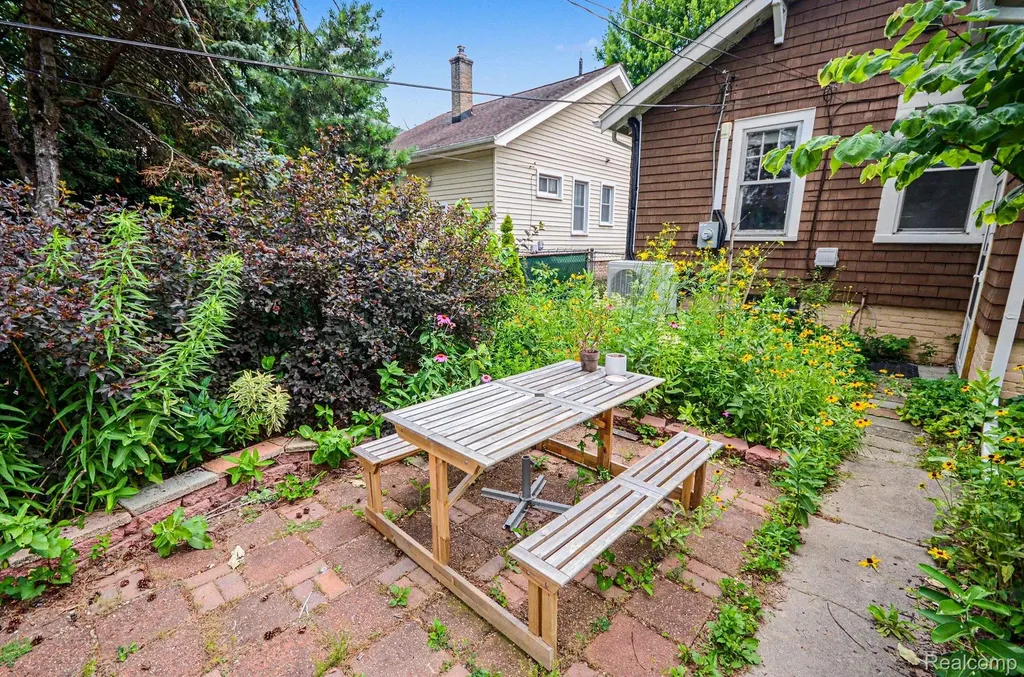 440 W Saratoga Street Ferndale City MI 48220
