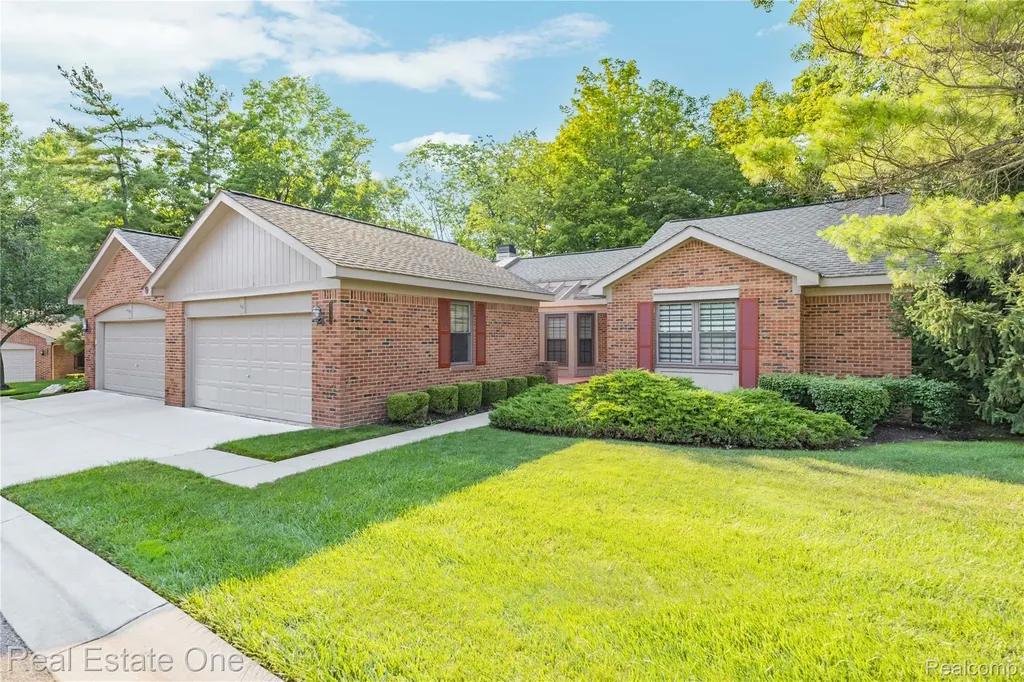 7332 Meadowridge Circle West Bloomfield Charter Township MI 48322