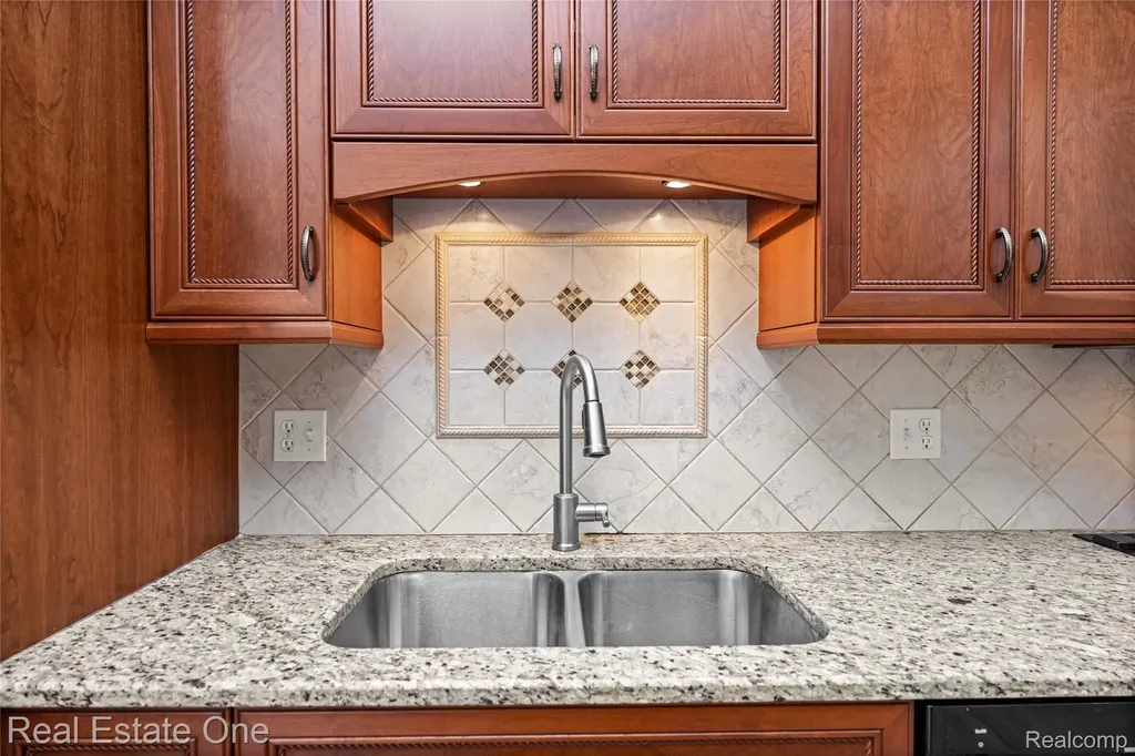 7332 Meadowridge Circle West Bloomfield Charter Township MI 48322