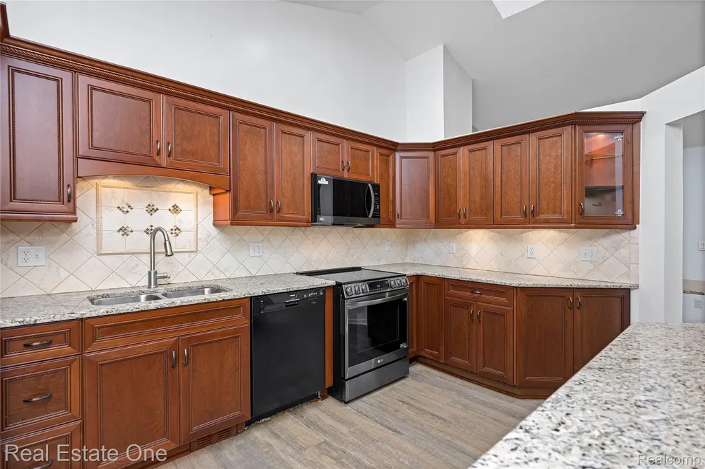 7332 Meadowridge Circle West Bloomfield Charter Township MI 48322