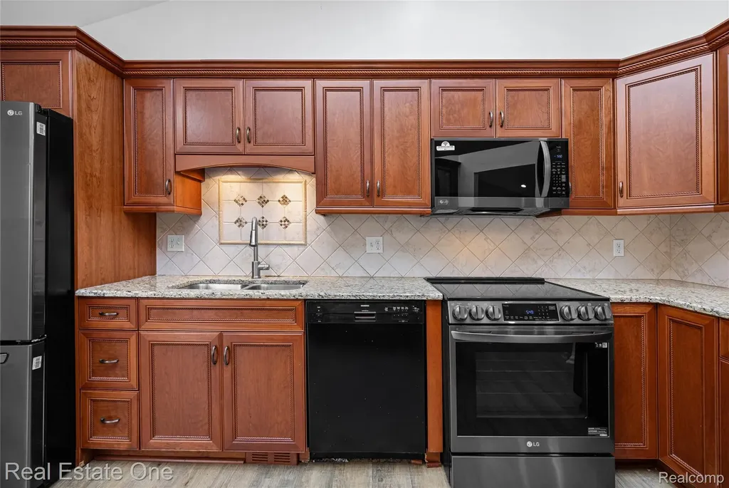 7332 Meadowridge Circle West Bloomfield Charter Township MI 48322