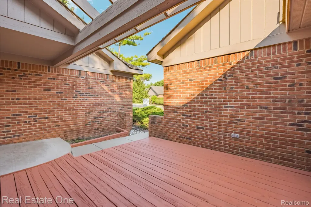7332 Meadowridge Circle West Bloomfield Charter Township MI 48322