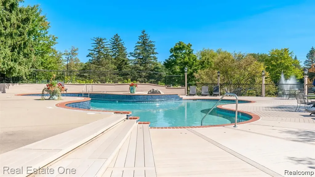 7332 Meadowridge Circle West Bloomfield Charter Township MI 48322