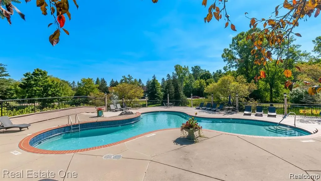 7332 Meadowridge Circle West Bloomfield Charter Township MI 48322