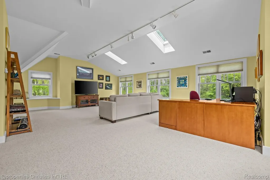 1041 Greentree Road Bloomfield Hills City MI 48304