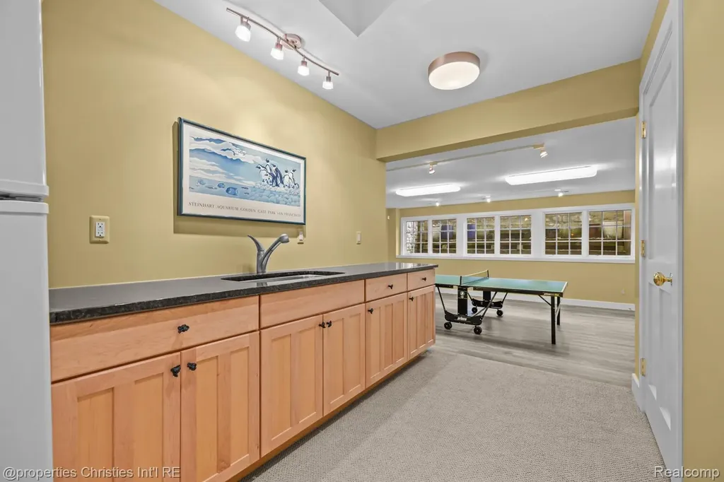 1041 Greentree Road Bloomfield Hills City MI 48304