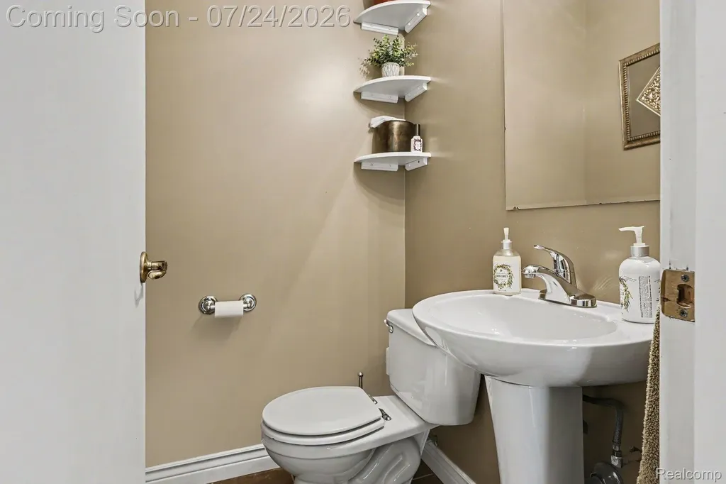 31436 Palomino Drive Warren City MI 48093