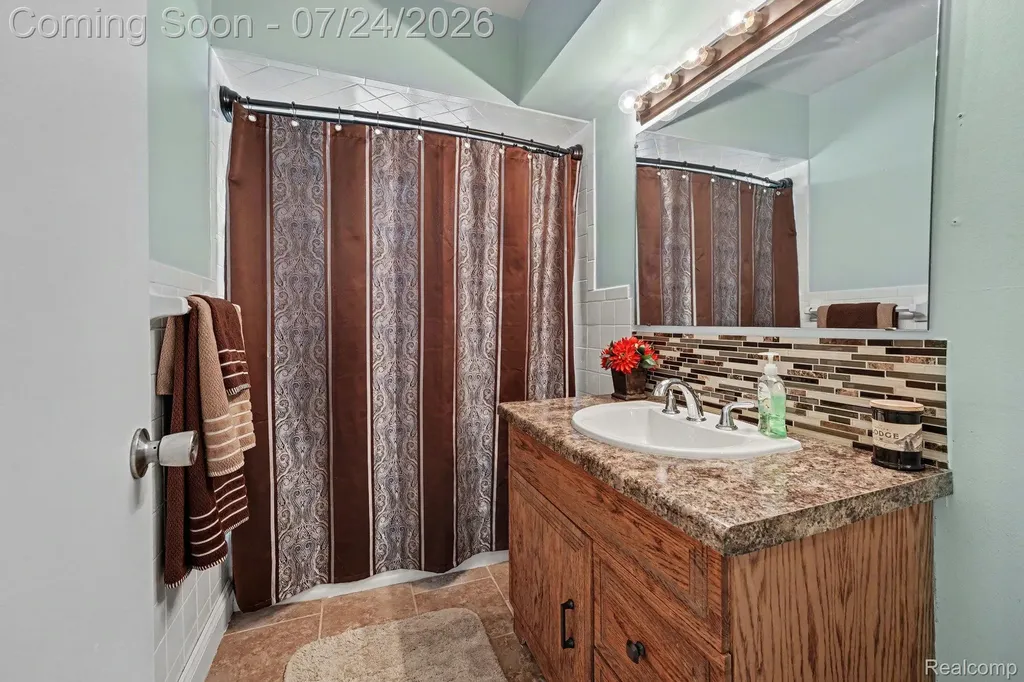 31436 Palomino Drive Warren City MI 48093