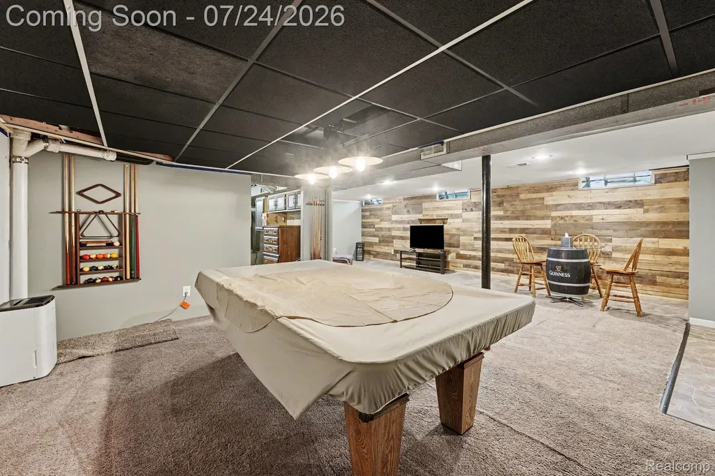 31436 Palomino Drive Warren City MI 48093
