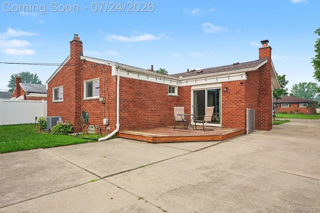 31436 Palomino Drive Warren City MI 48093