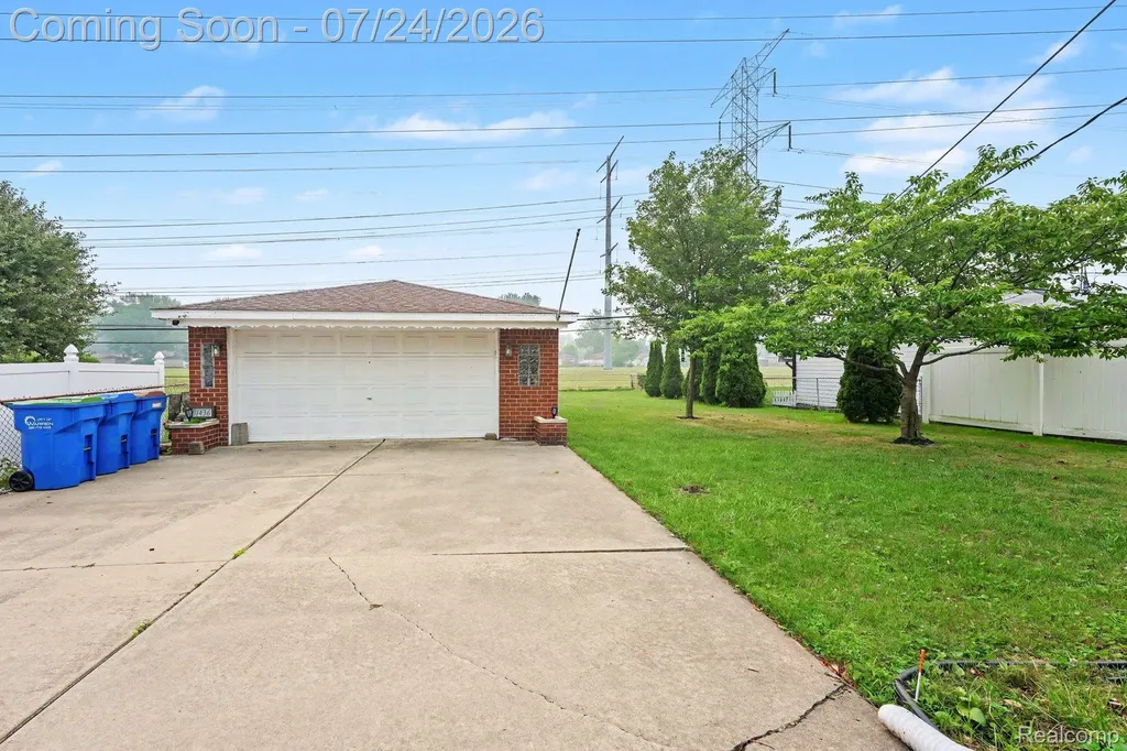 31436 Palomino Drive Warren City MI 48093