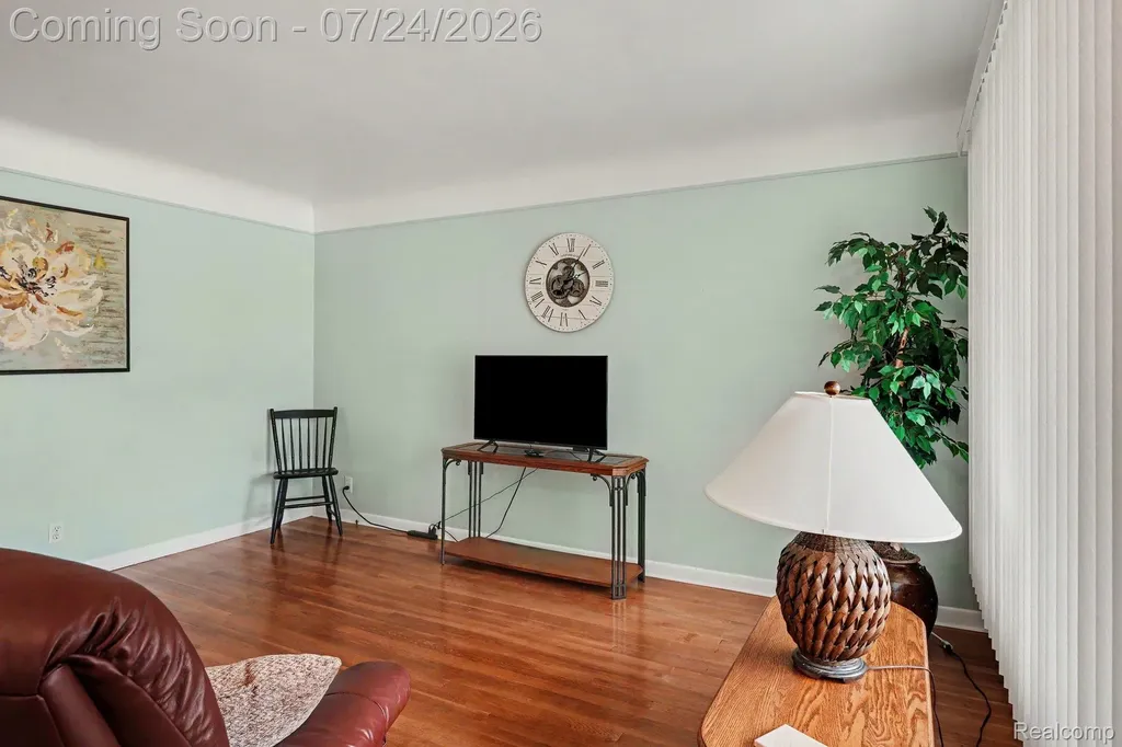 31436 Palomino Drive Warren City MI 48093