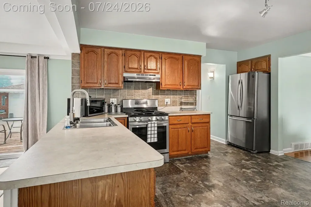 31436 Palomino Drive Warren City MI 48093