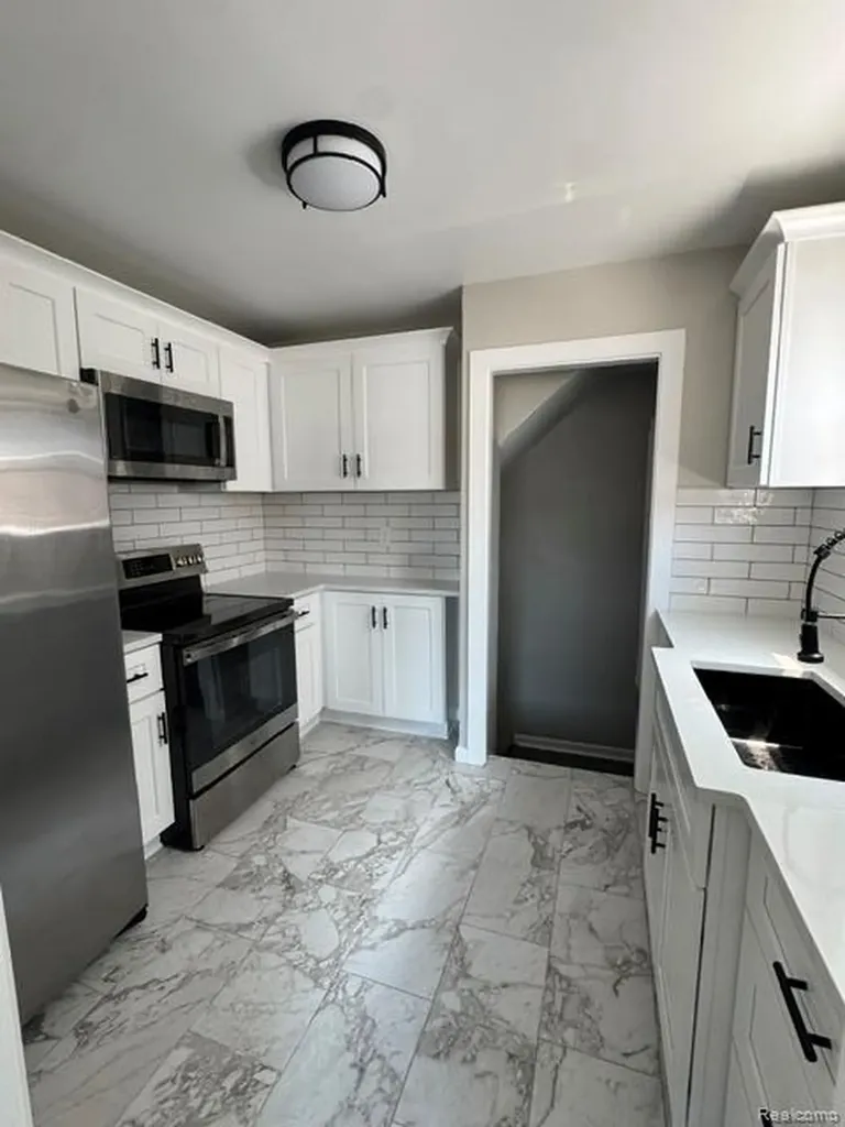 10006 Auburn Street Detroit City MI 48228