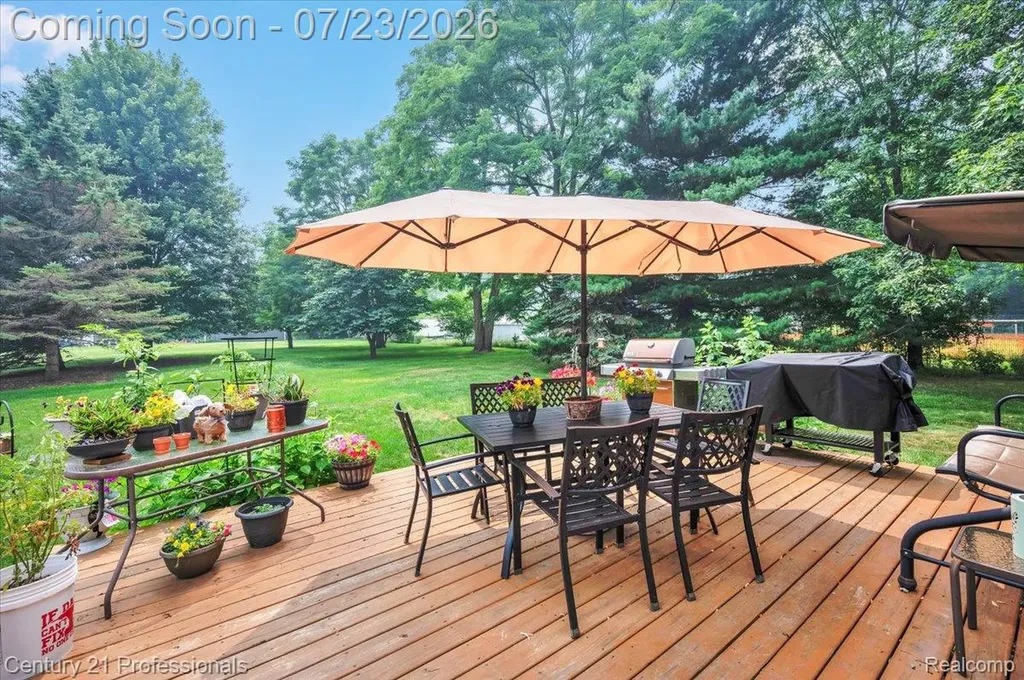 161 Eastview Street Orion Charter Township MI 48362