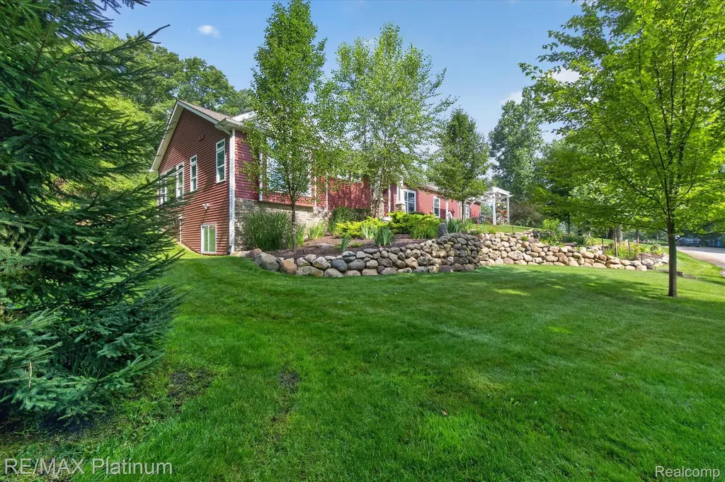 2676 Crooked Lake Road Genoa Township MI 48843