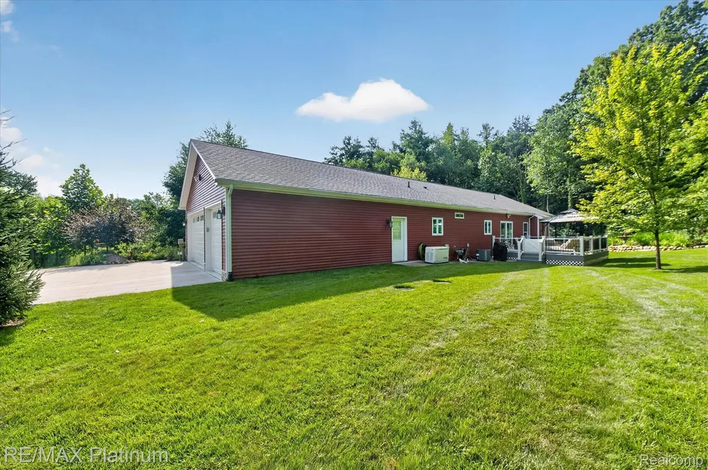 2676 Crooked Lake Road Genoa Township MI 48843