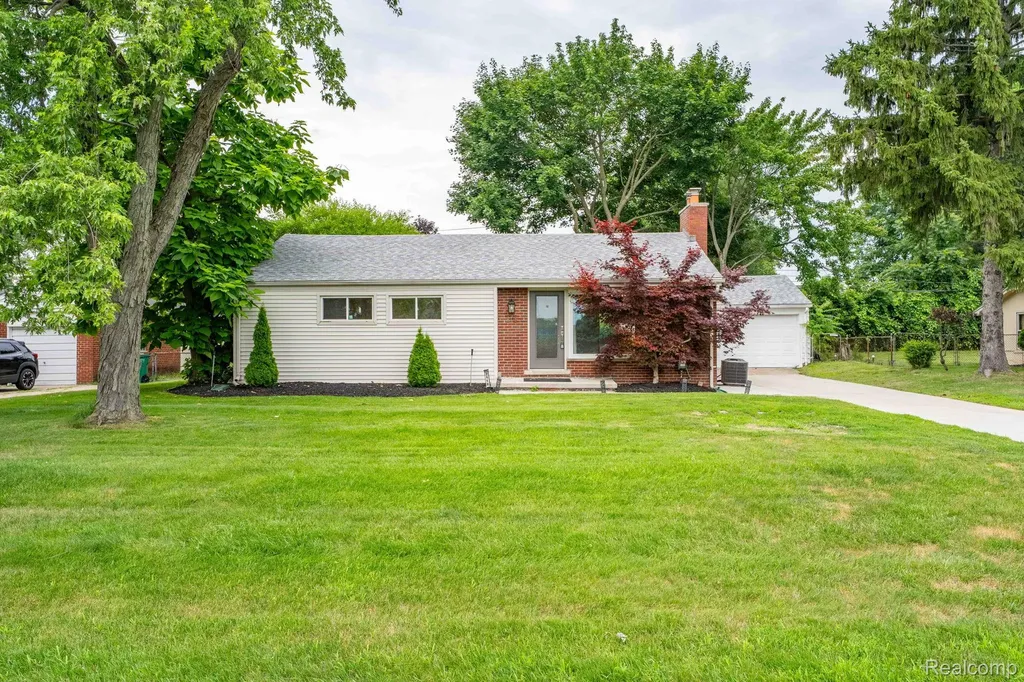 2118 Middlebelt Road West Bloomfield Charter Township MI 48324