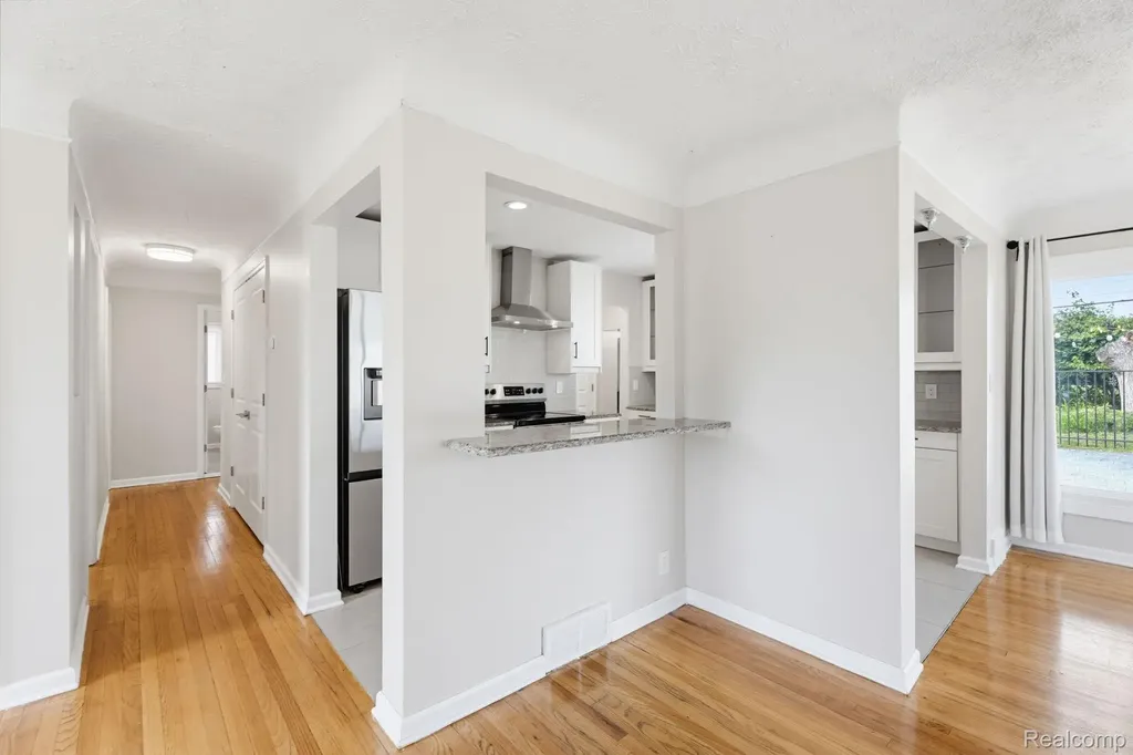 2118 Middlebelt Road West Bloomfield Charter Township MI 48324