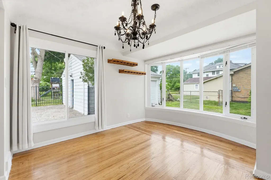 2118 Middlebelt Road West Bloomfield Charter Township MI 48324