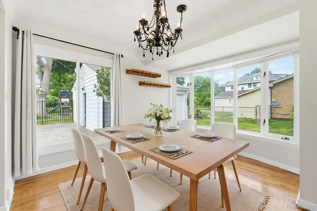 2118 Middlebelt Road West Bloomfield Charter Township MI 48324
