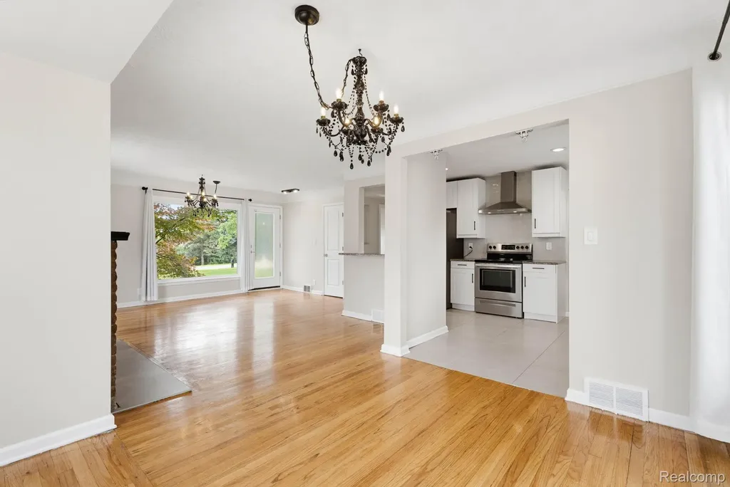 2118 Middlebelt Road West Bloomfield Charter Township MI 48324