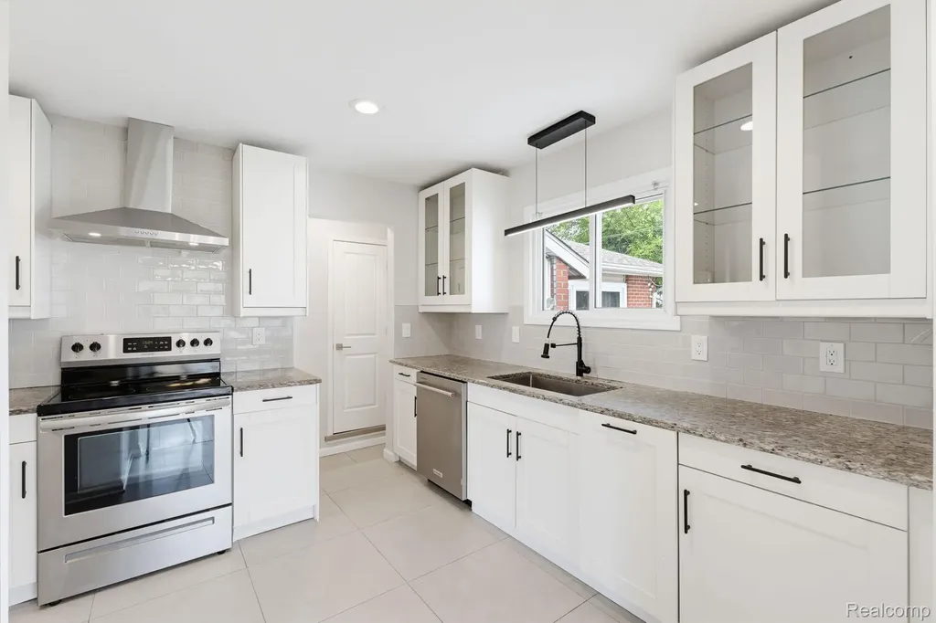 2118 Middlebelt Road West Bloomfield Charter Township MI 48324