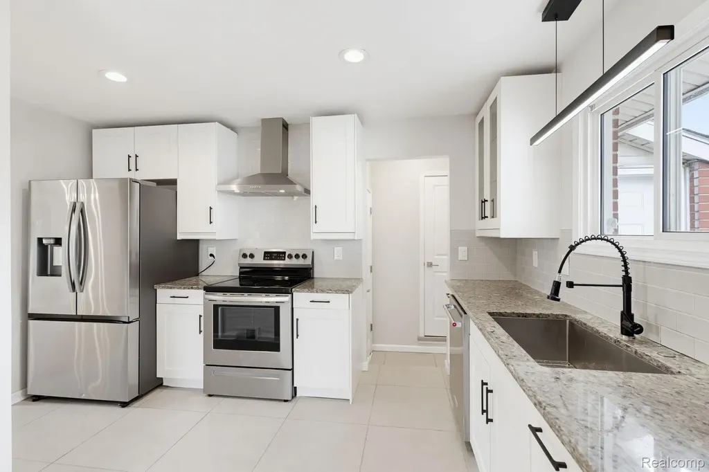 2118 Middlebelt Road West Bloomfield Charter Township MI 48324