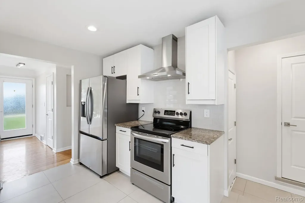 2118 Middlebelt Road West Bloomfield Charter Township MI 48324