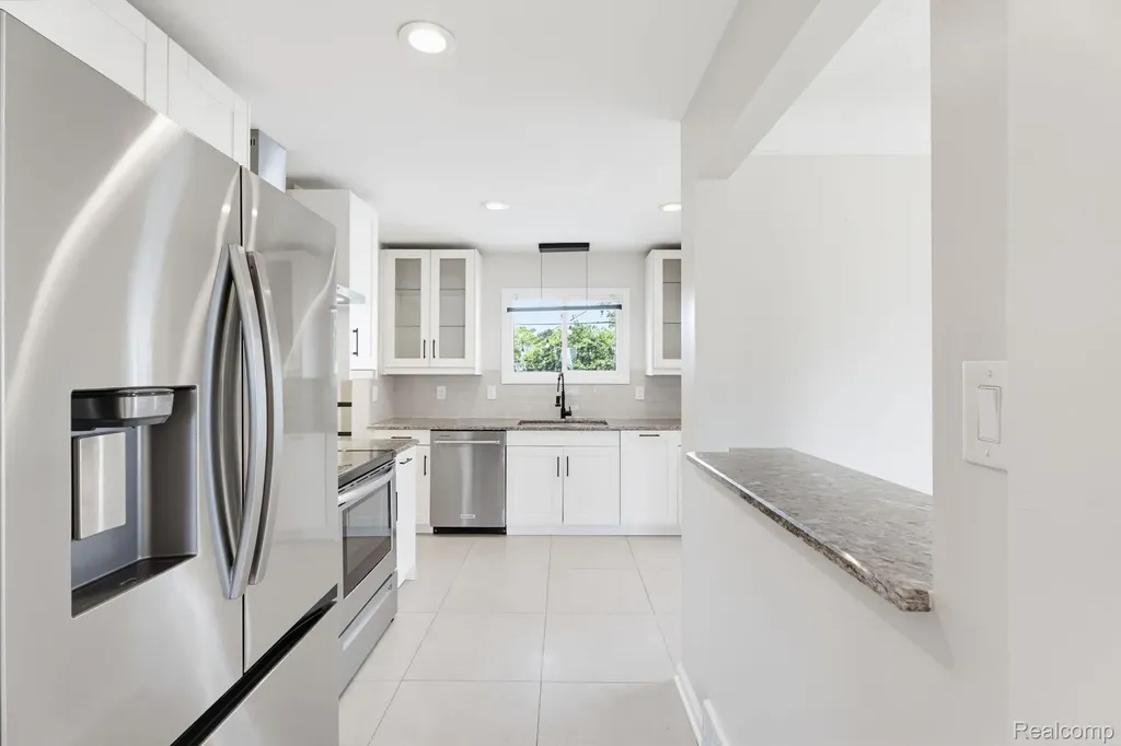 2118 Middlebelt Road West Bloomfield Charter Township MI 48324