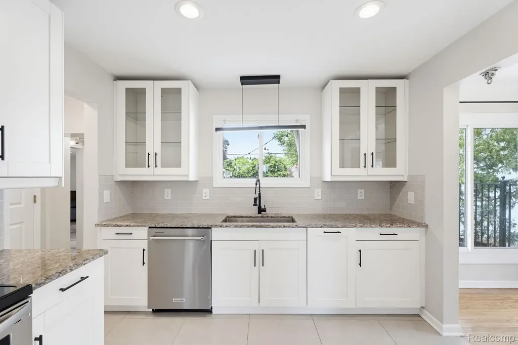 2118 Middlebelt Road West Bloomfield Charter Township MI 48324
