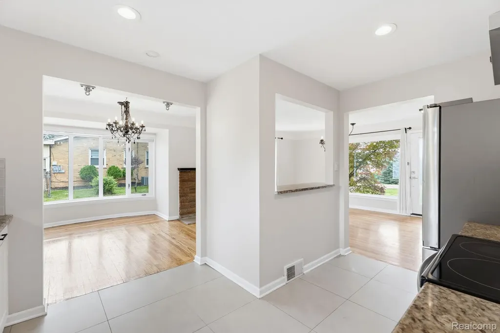 2118 Middlebelt Road West Bloomfield Charter Township MI 48324