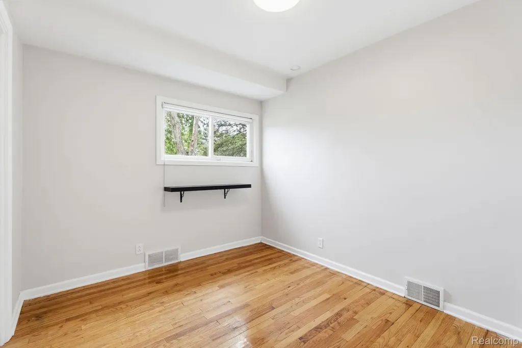 2118 Middlebelt Road West Bloomfield Charter Township MI 48324